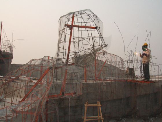 臨沂假山(shān)塑石施工(gōng)中--臨沂大(dà)千雕塑公司