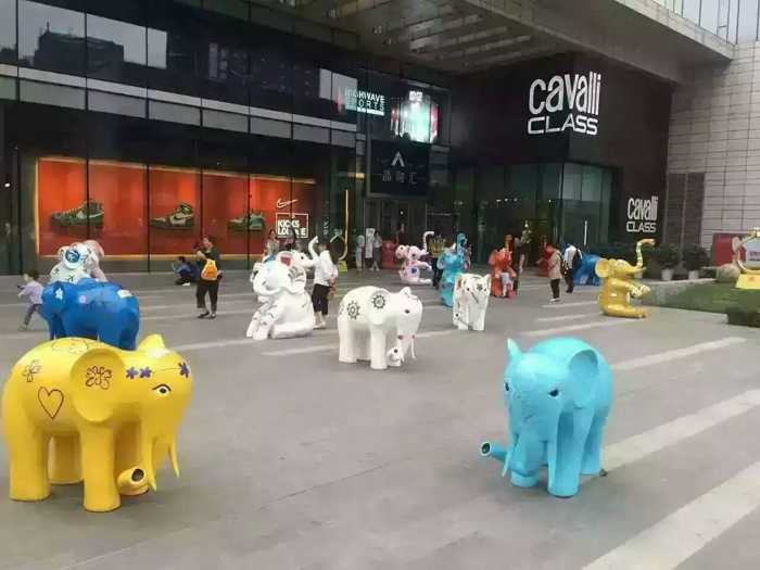 卡通(tōng)動漫雕塑：彩繪大(dà)象